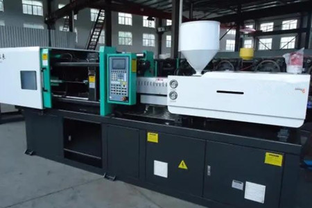 PVC管接頭注塑機(jī)啟動(dòng)前需要做哪些準(zhǔn)備工作？